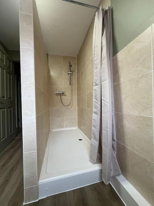 The Rose- Grd Floor, 2-5 Beds, Smarttv, Uni, Tram, M250 Fibre Apartamento Nottingham Exterior foto