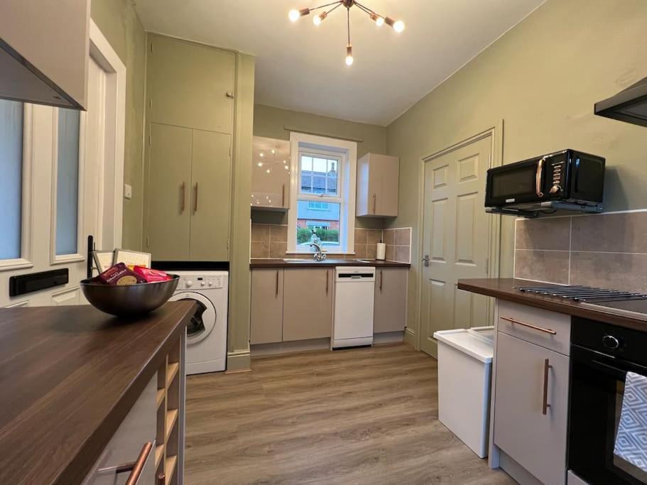 The Rose- Grd Floor, 2-5 Beds, Smarttv, Uni, Tram, M250 Fibre Apartamento Nottingham Exterior foto